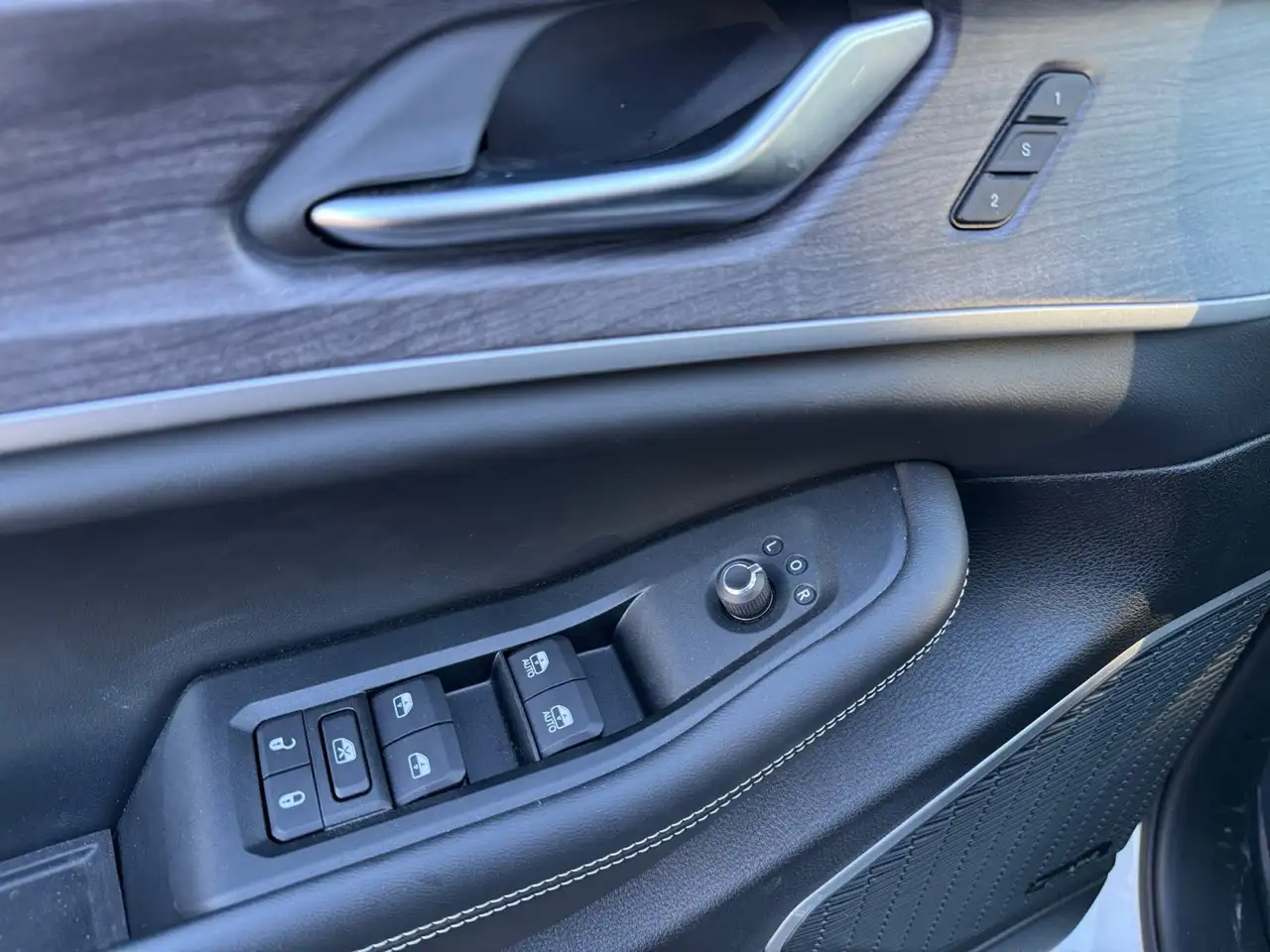 Jeep Grand Cherokee - Image 11