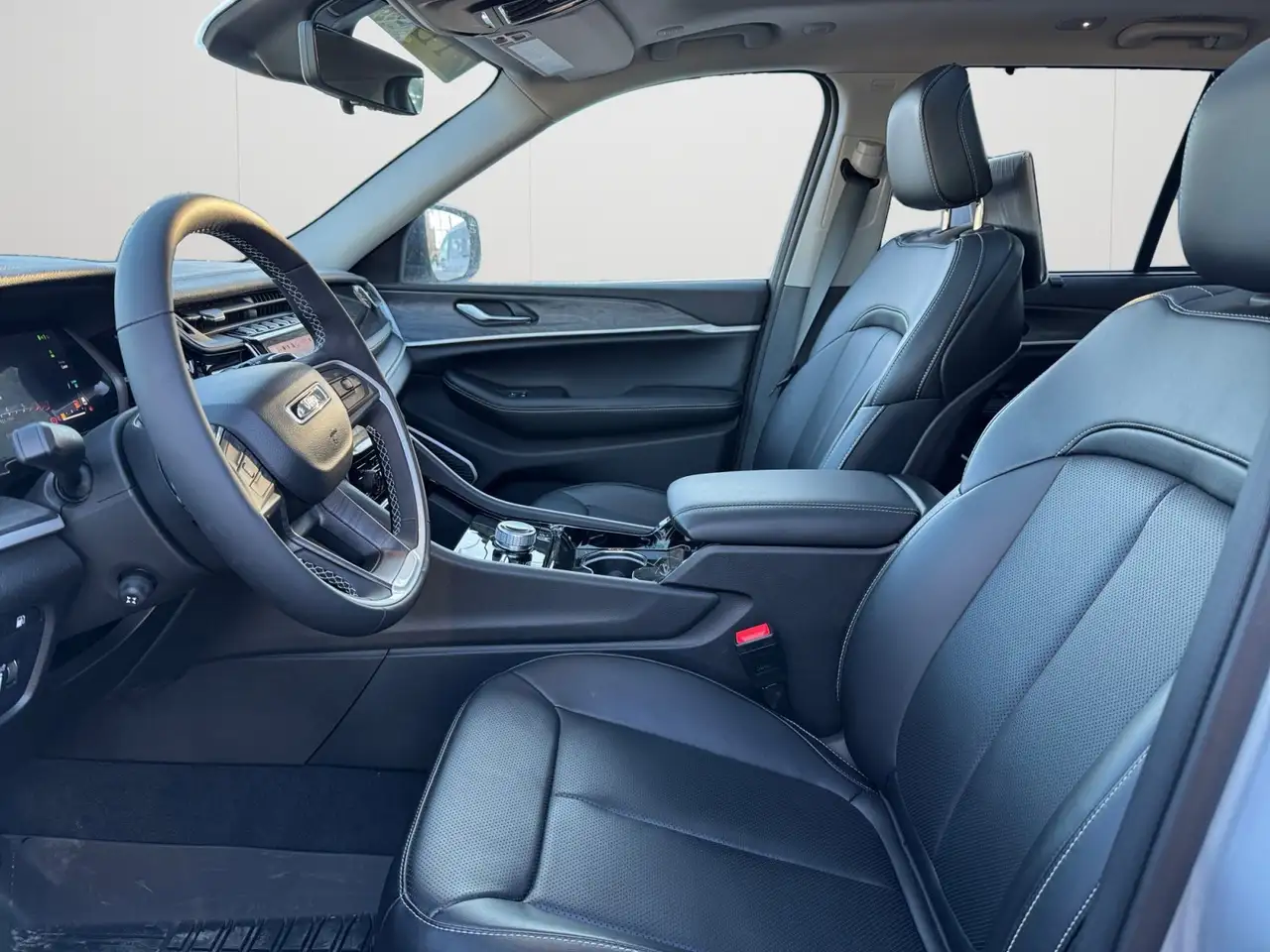 Jeep Grand Cherokee - Image 10