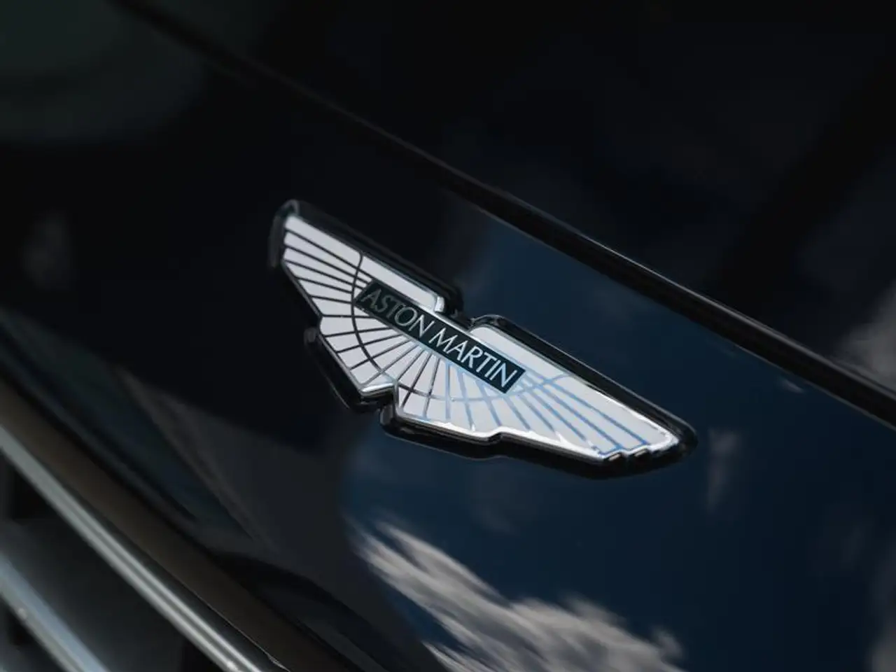 Aston Martin DBX - Image 37