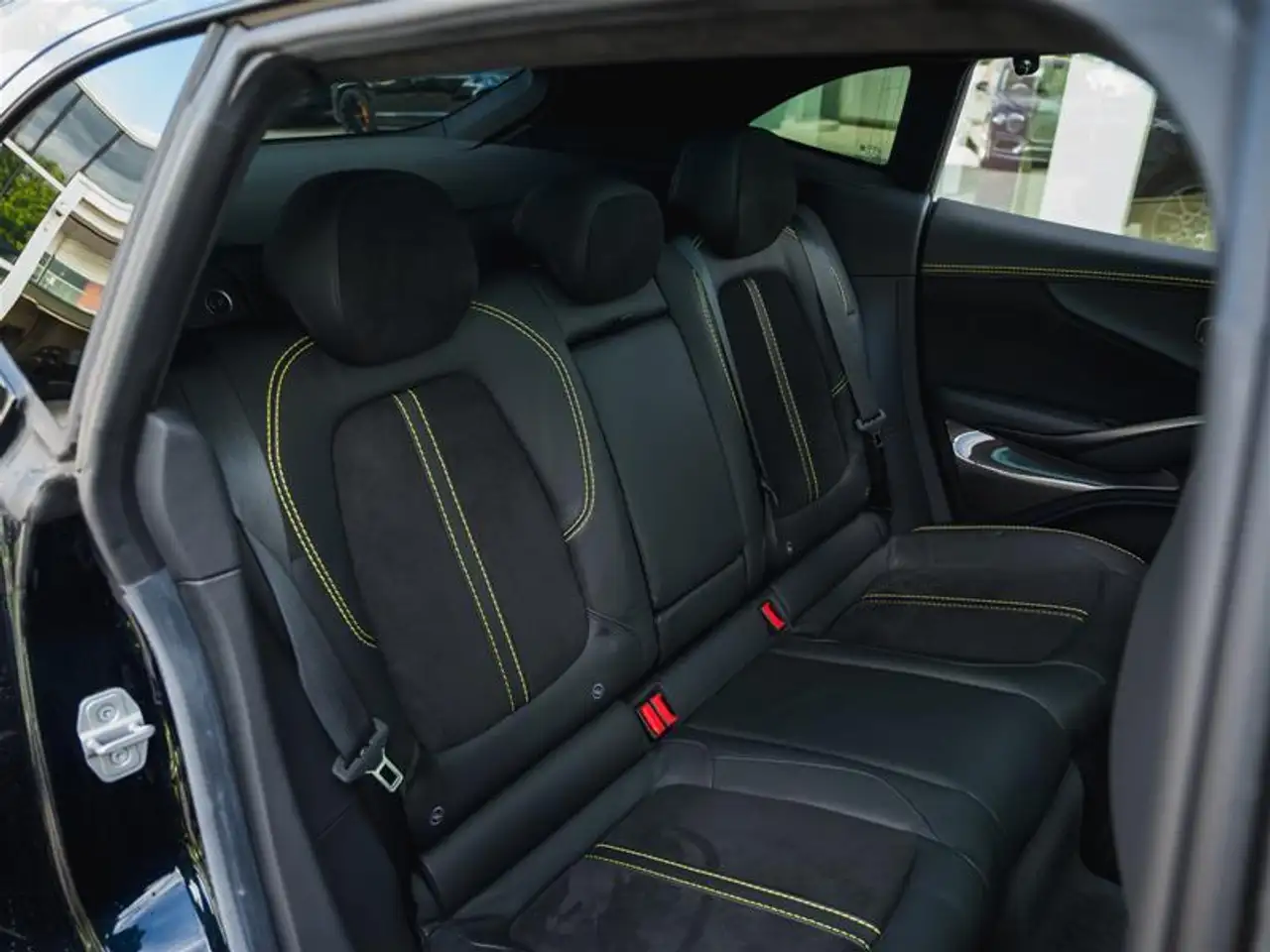 Aston Martin DBX - Image 15