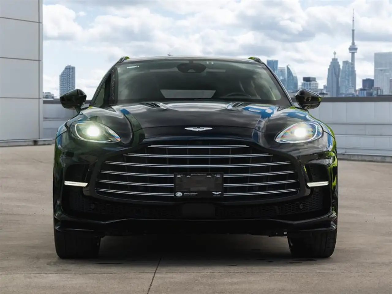 Aston Martin DBX - Image 7