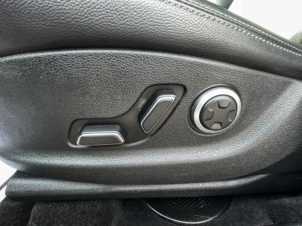 Genesis GV70 - Image 12