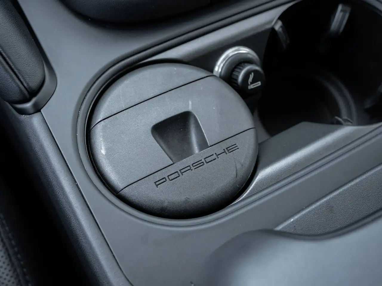 Porsche Cayenne - Image 26