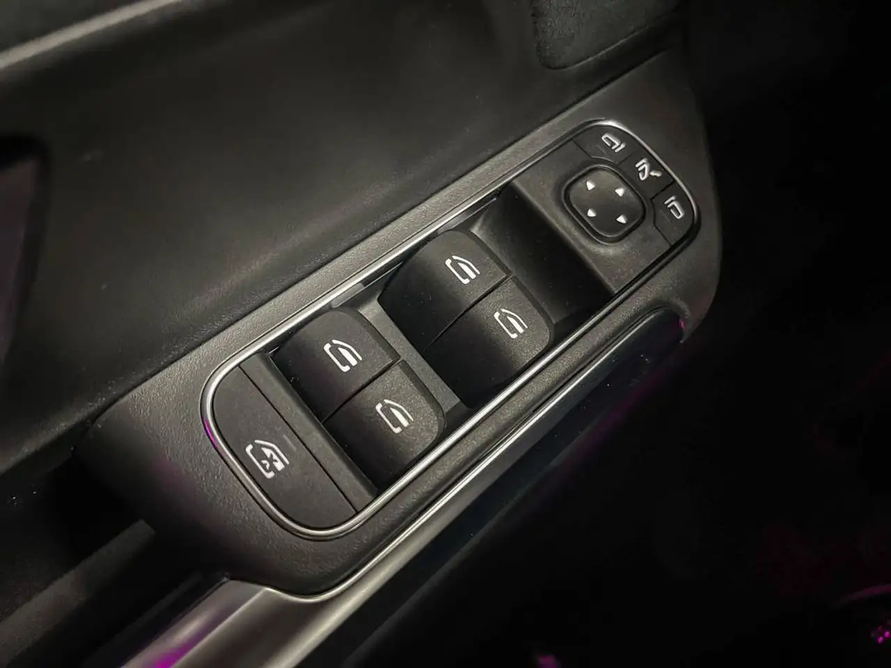 Mercedes-Benz GLB - Image 22