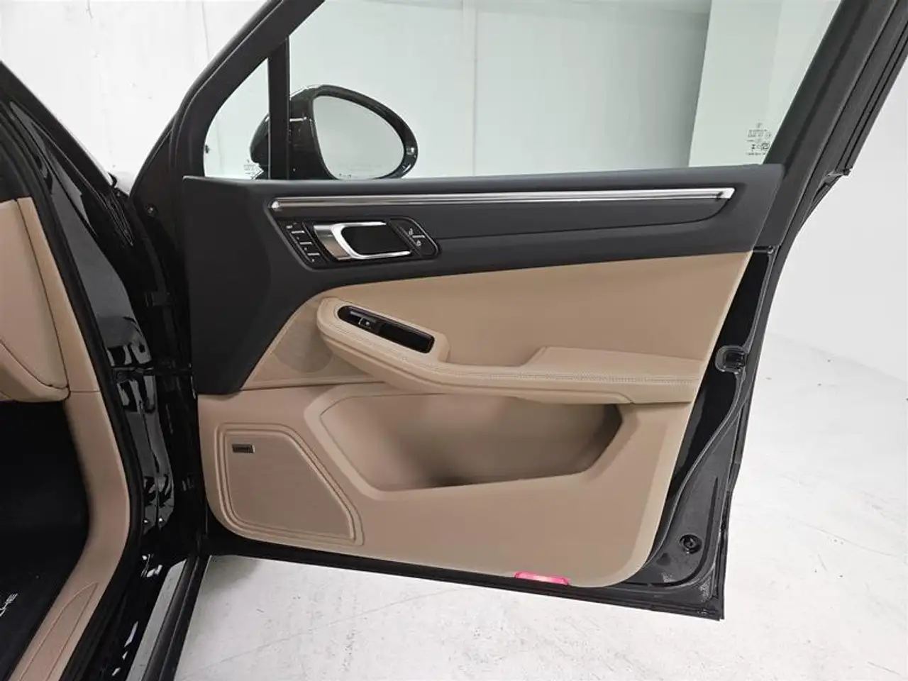Porsche Macan - Image 13