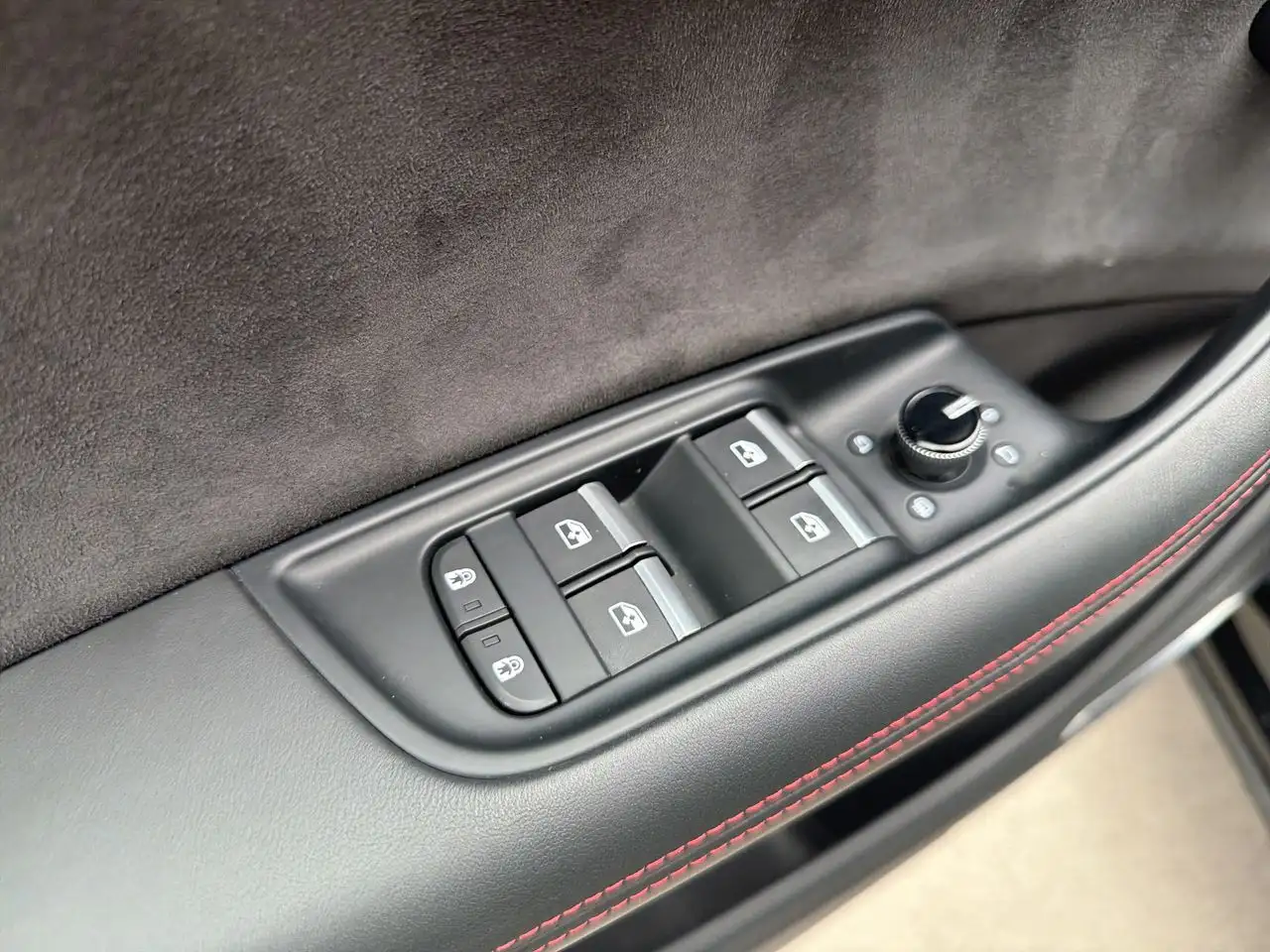 Audi RS Q8 - Image 10