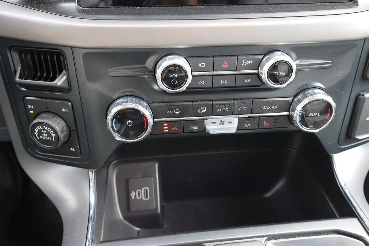 Ford F-150 - Image 10