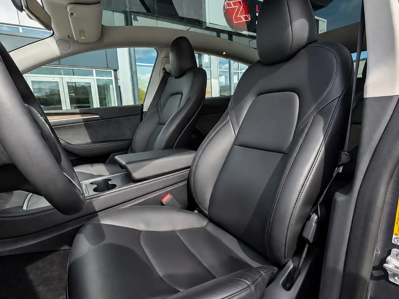 Tesla Model Y - Image 10