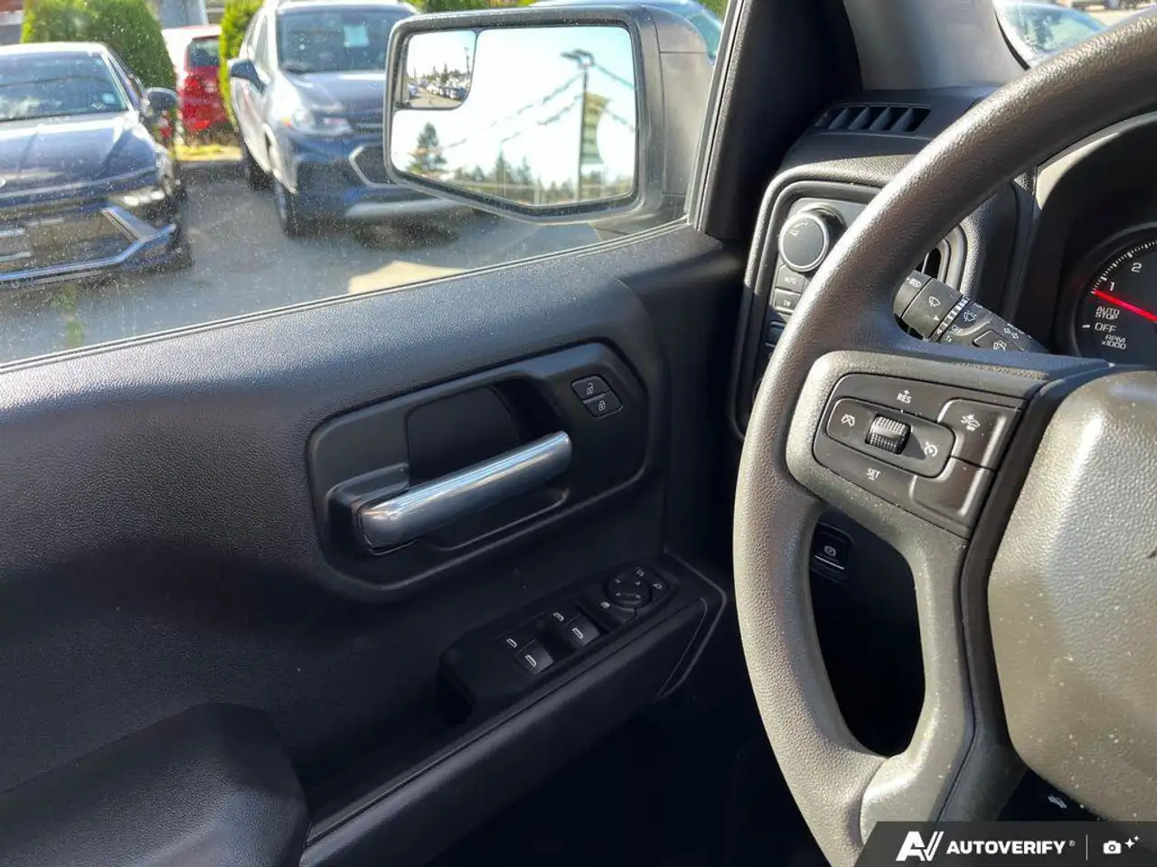 Chevrolet Silverado 1500 - Image 17