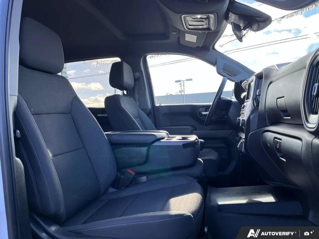 Chevrolet Silverado 1500 - Image 22