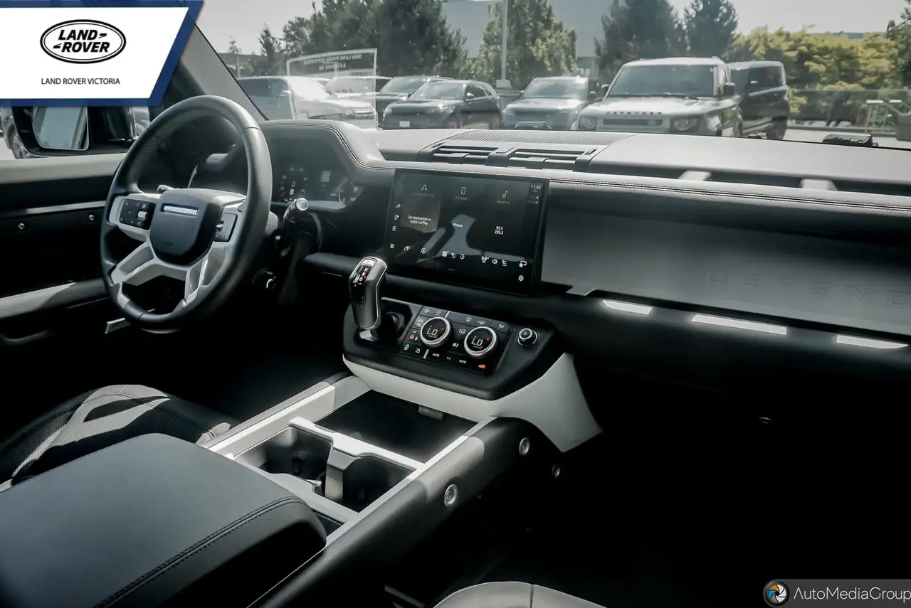 Land Rover Defender - Image 28