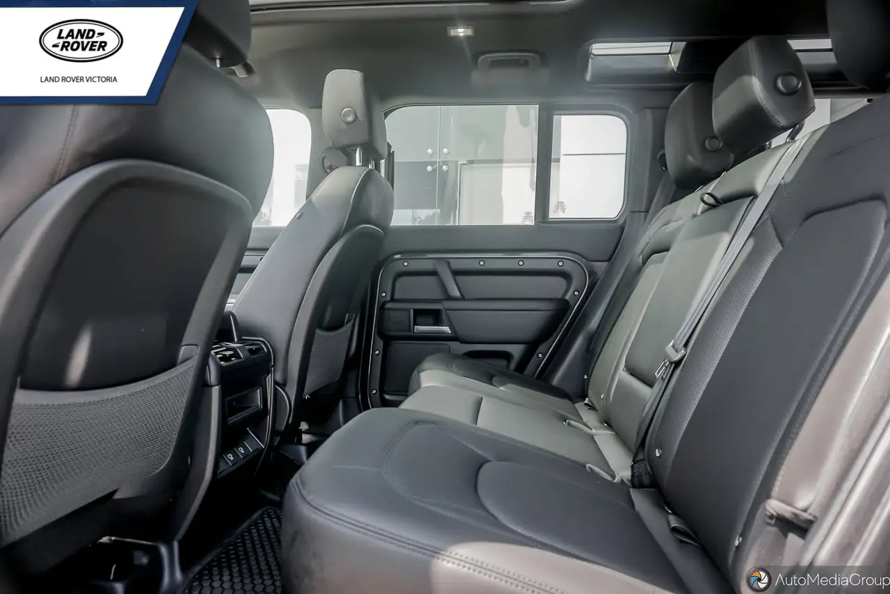 Land Rover Defender - Image 15