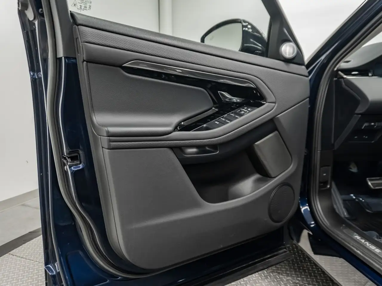 Land Rover Range Rover Evoque - Image 28