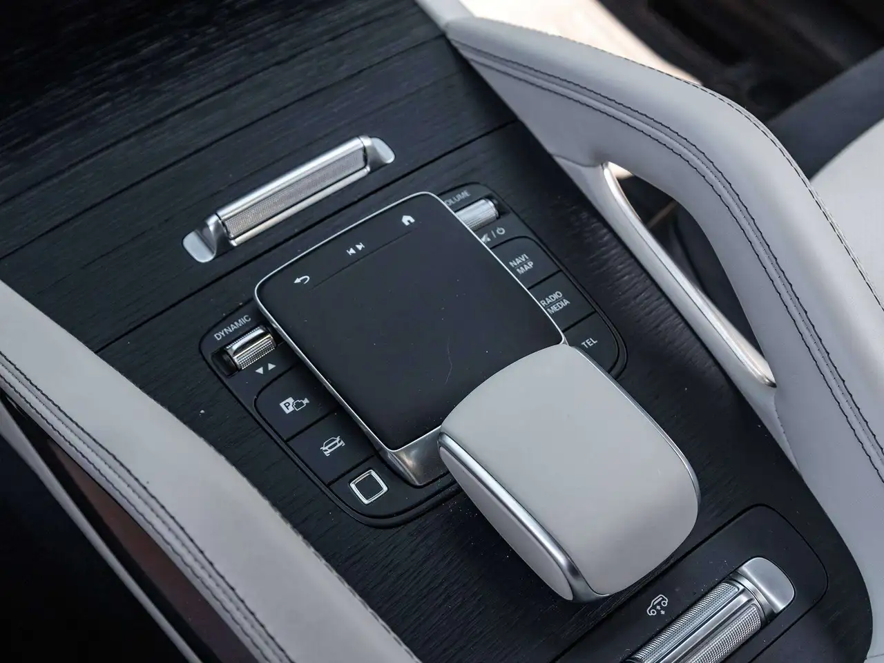 Mercedes-Benz GLE - Image 26