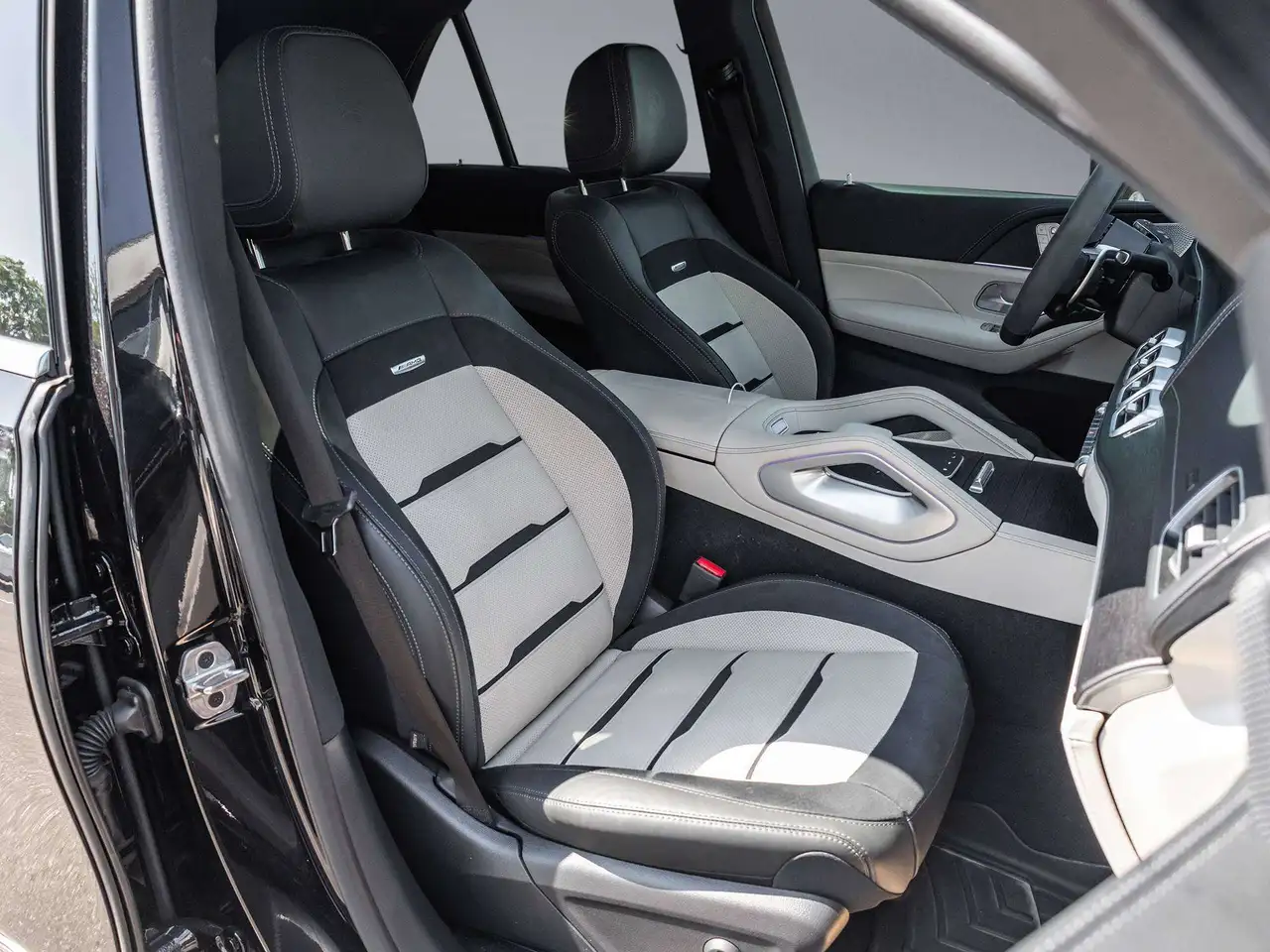 Mercedes-Benz GLE - Image 35