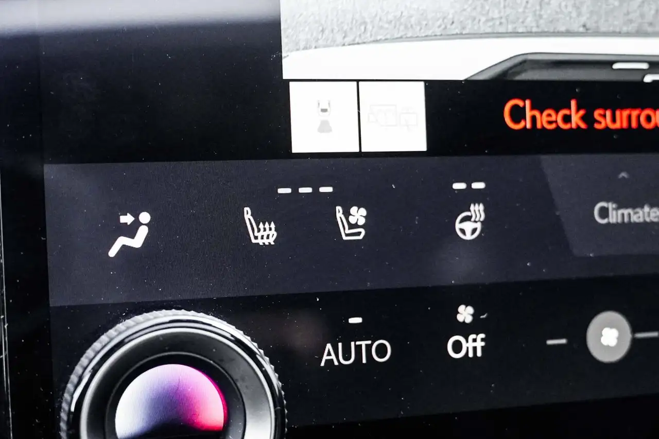 Lexus TX - Image 33