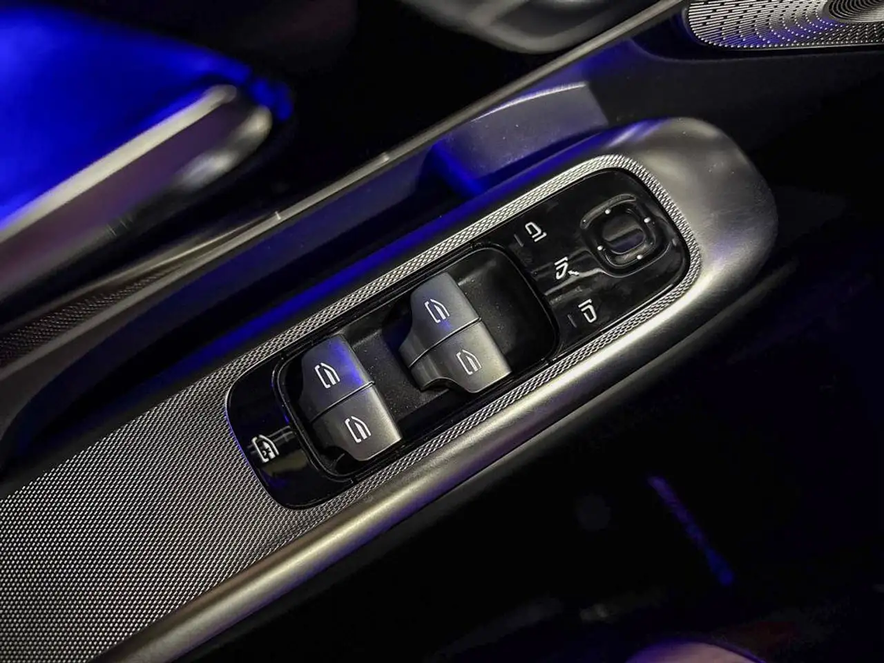 Mercedes-Benz GLC - Image 22