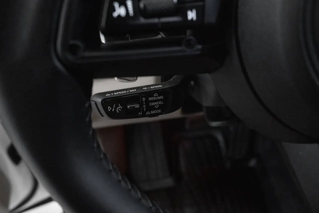 Porsche Panamera - Image 21