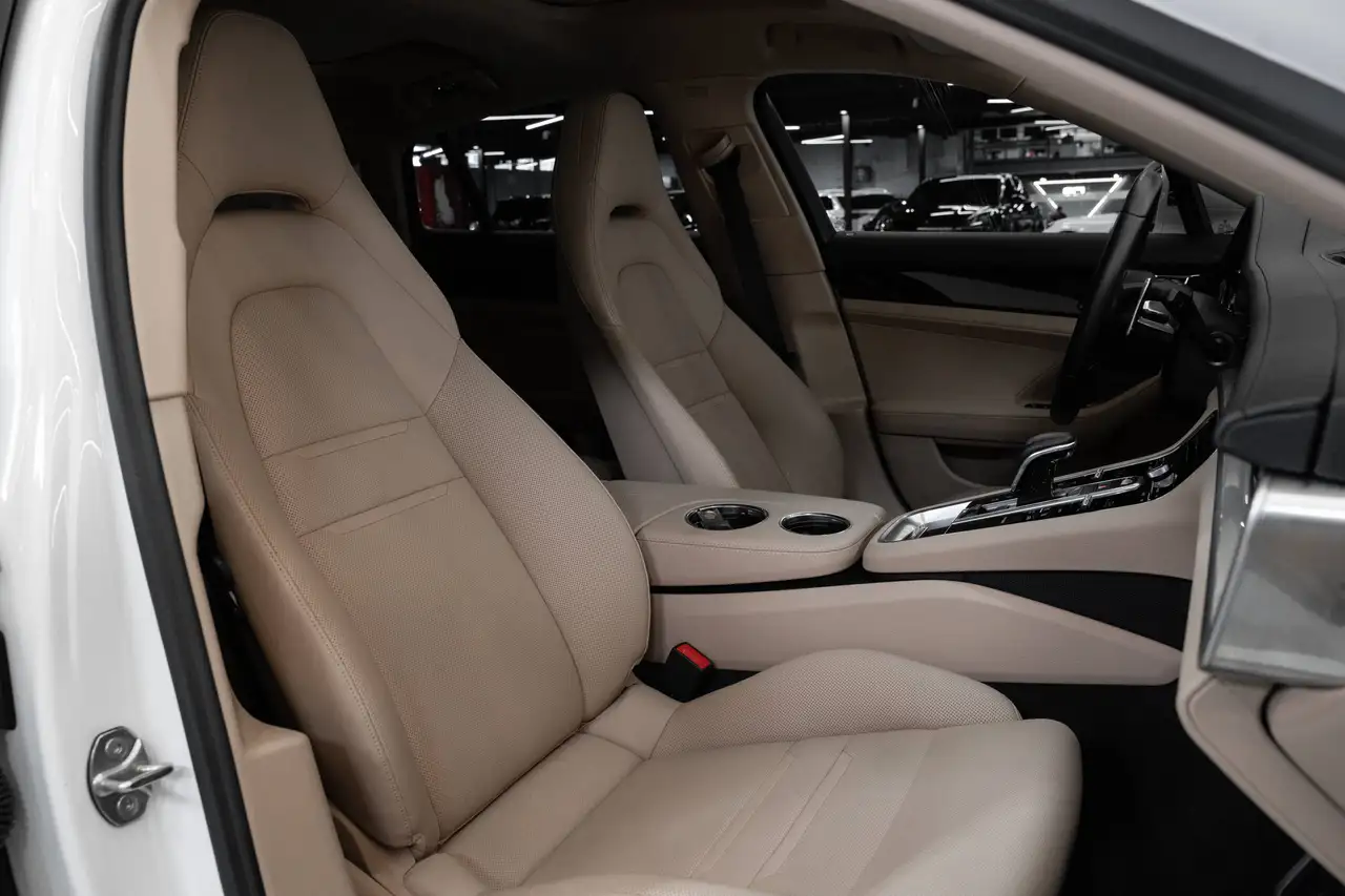 Porsche Panamera - Image 2
