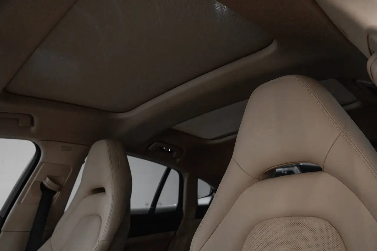 Porsche Panamera - Image 15