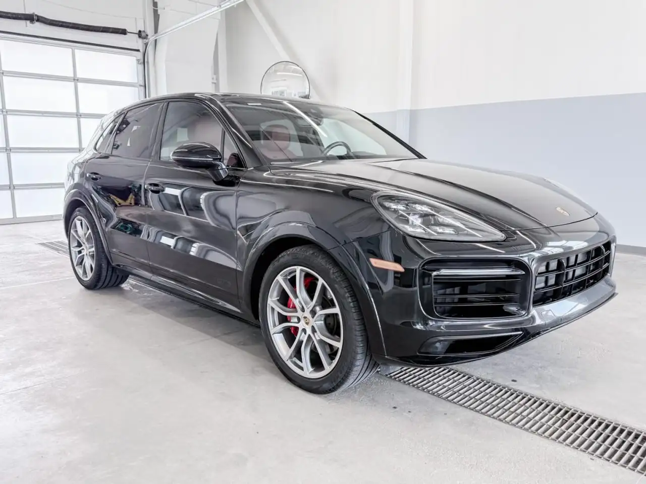 Porsche Cayenne - Image 2