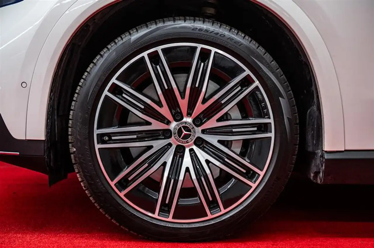Mercedes-Benz EQE SUV - Image 23