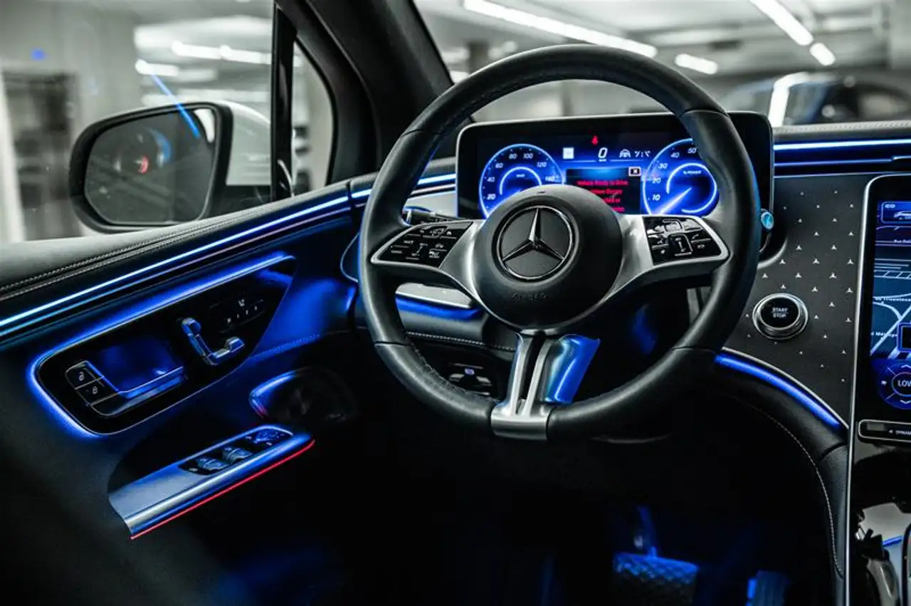 Mercedes-Benz EQE SUV - Image 28