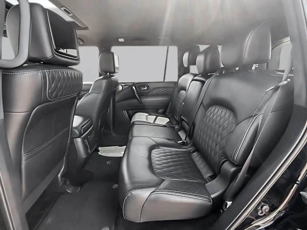 Infiniti QX80 - Image 25