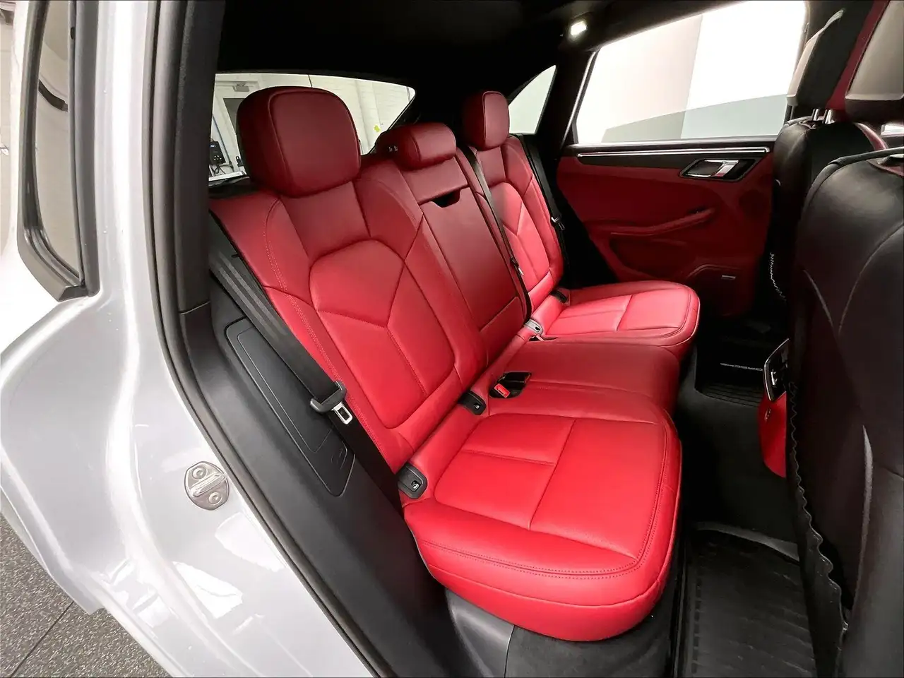 Porsche Macan - Image 16