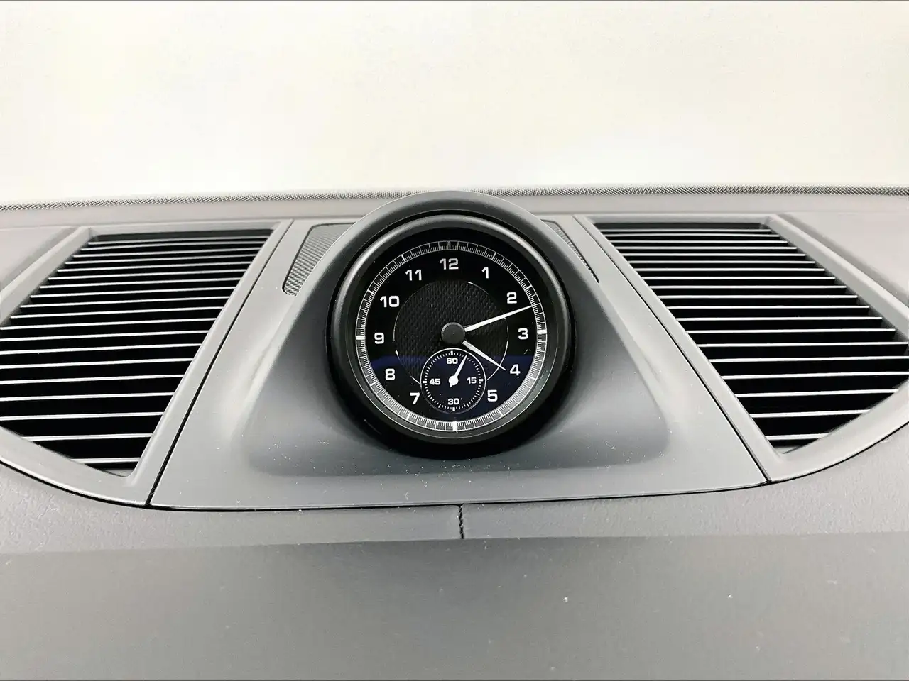 Porsche Macan - Image 25