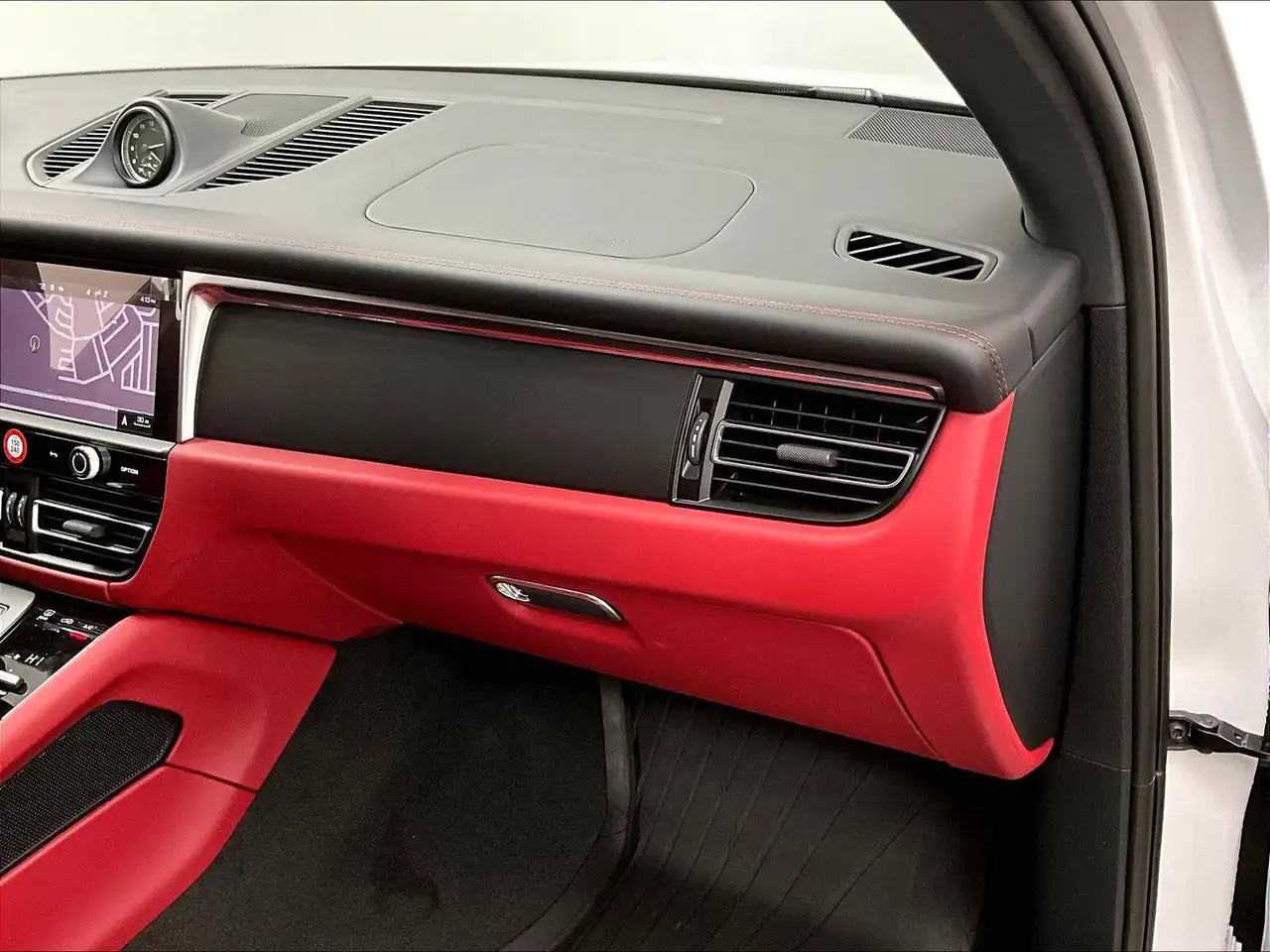 Porsche Macan - Image 26