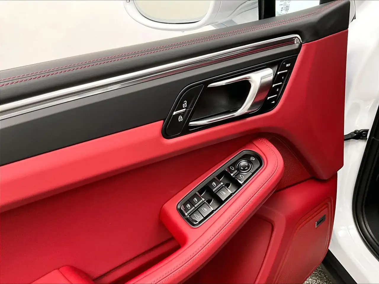 Porsche Macan - Image 18