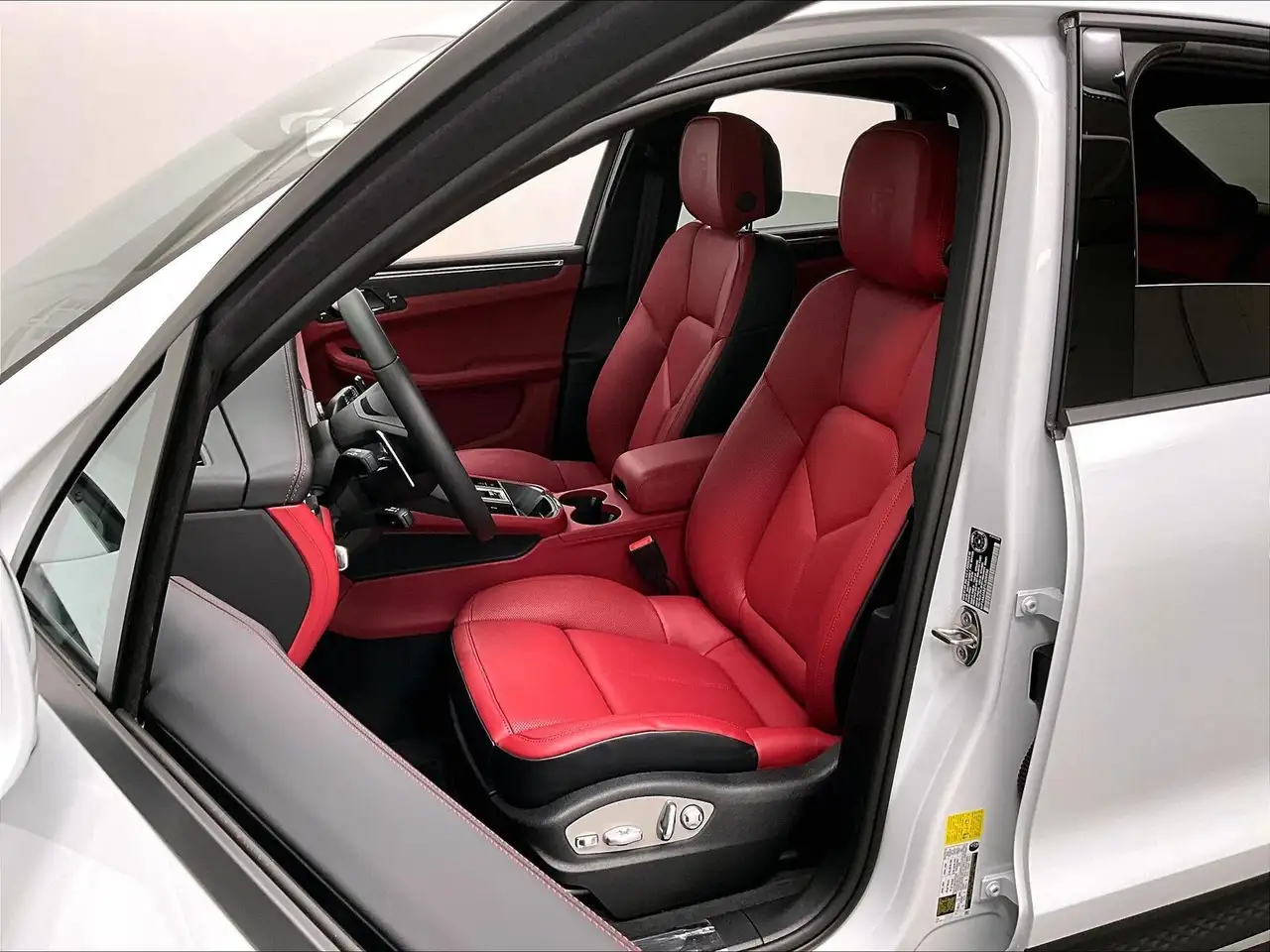 Porsche Macan - Image 12
