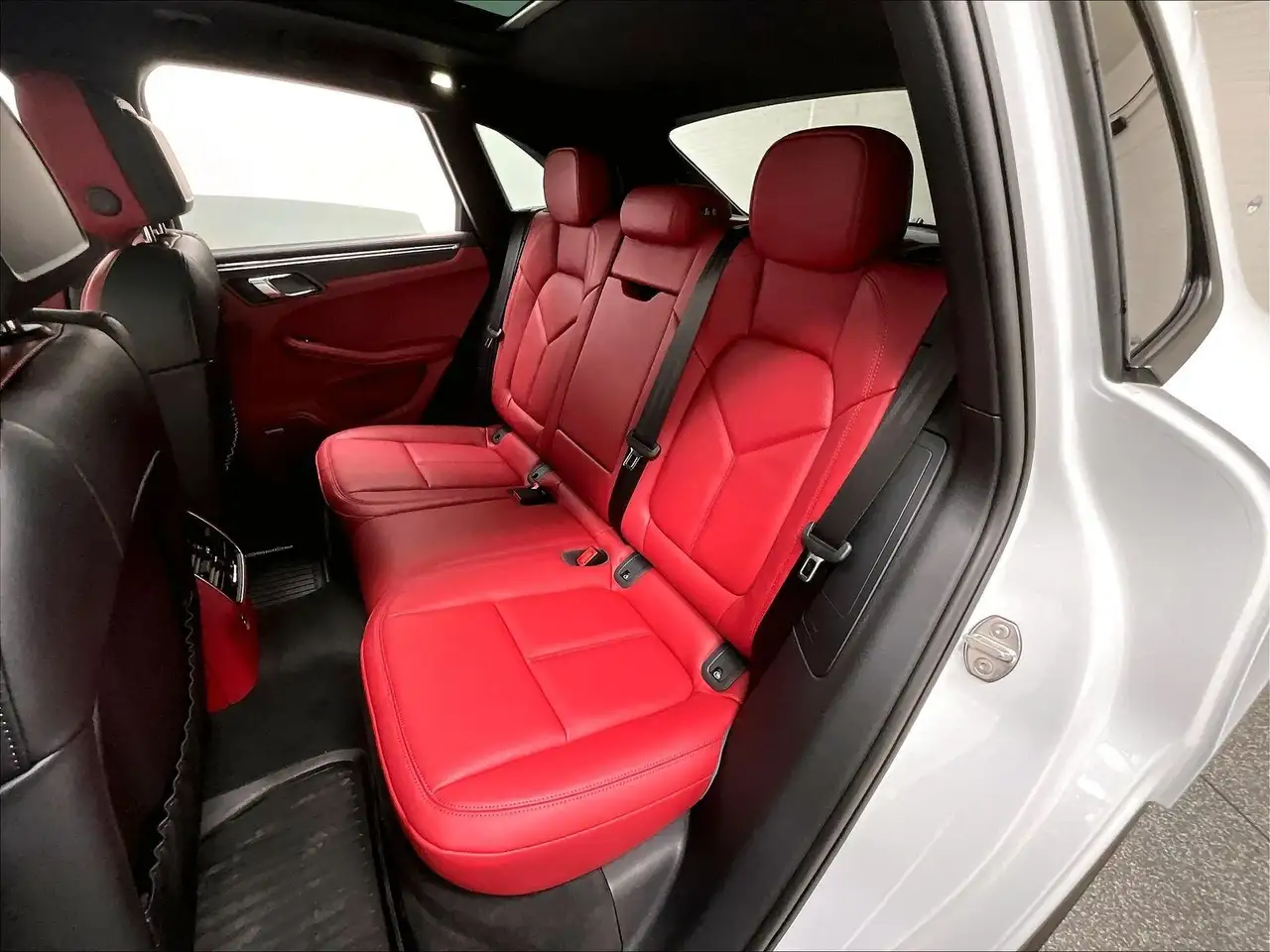 Porsche Macan - Image 15