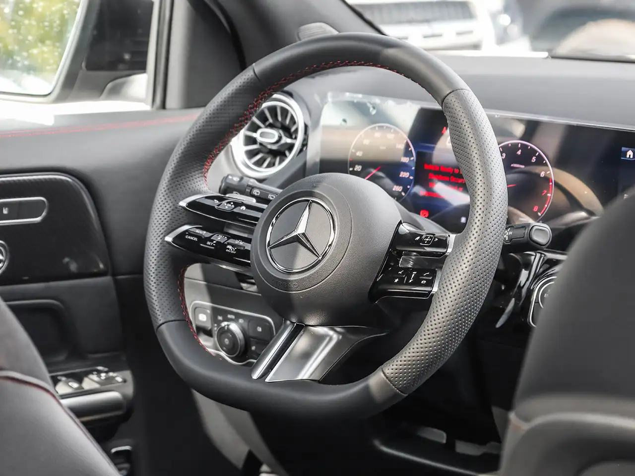 Mercedes-Benz GLA - Image 18