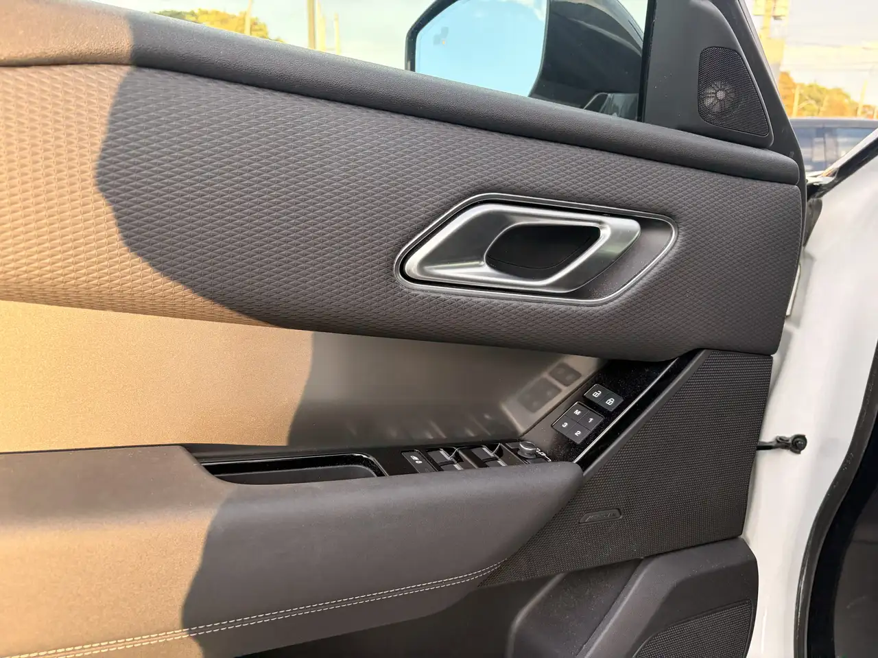 Land Rover Range Rover Velar - Image 14