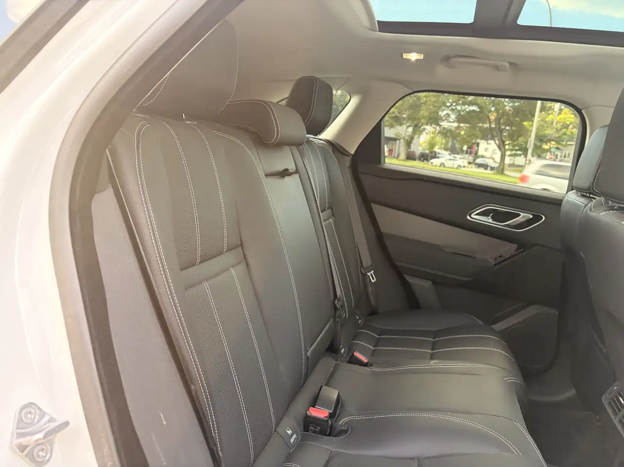 Land Rover Range Rover Velar - Image 30
