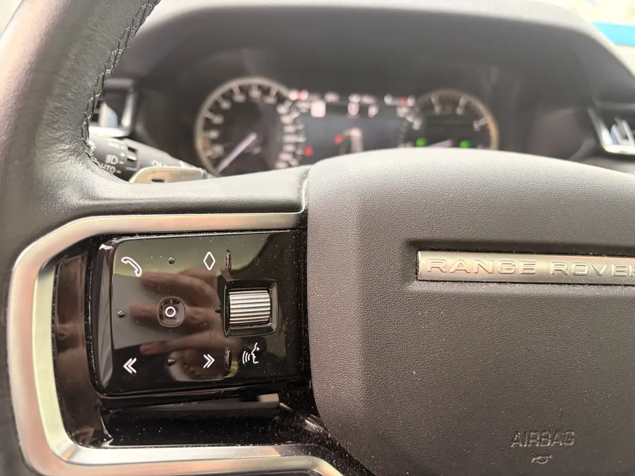 Land Rover Range Rover Velar - Image 21