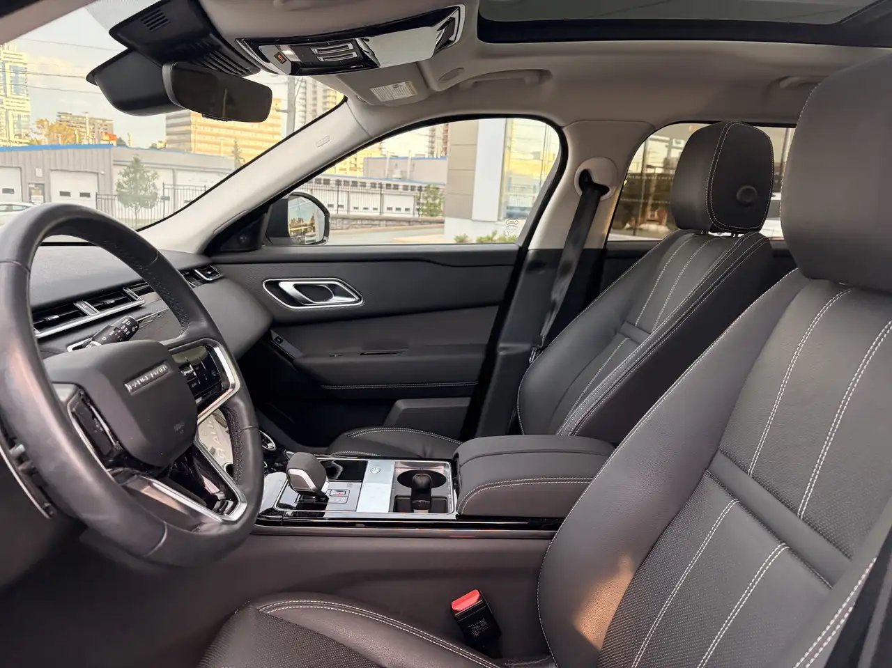 Land Rover Range Rover Velar - Image 12