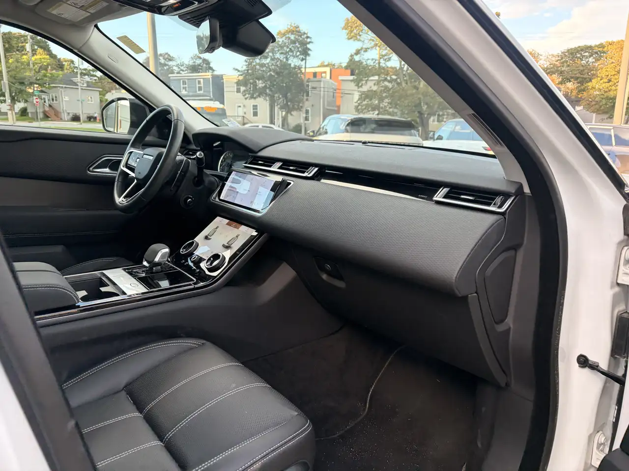 Land Rover Range Rover Velar - Image 34