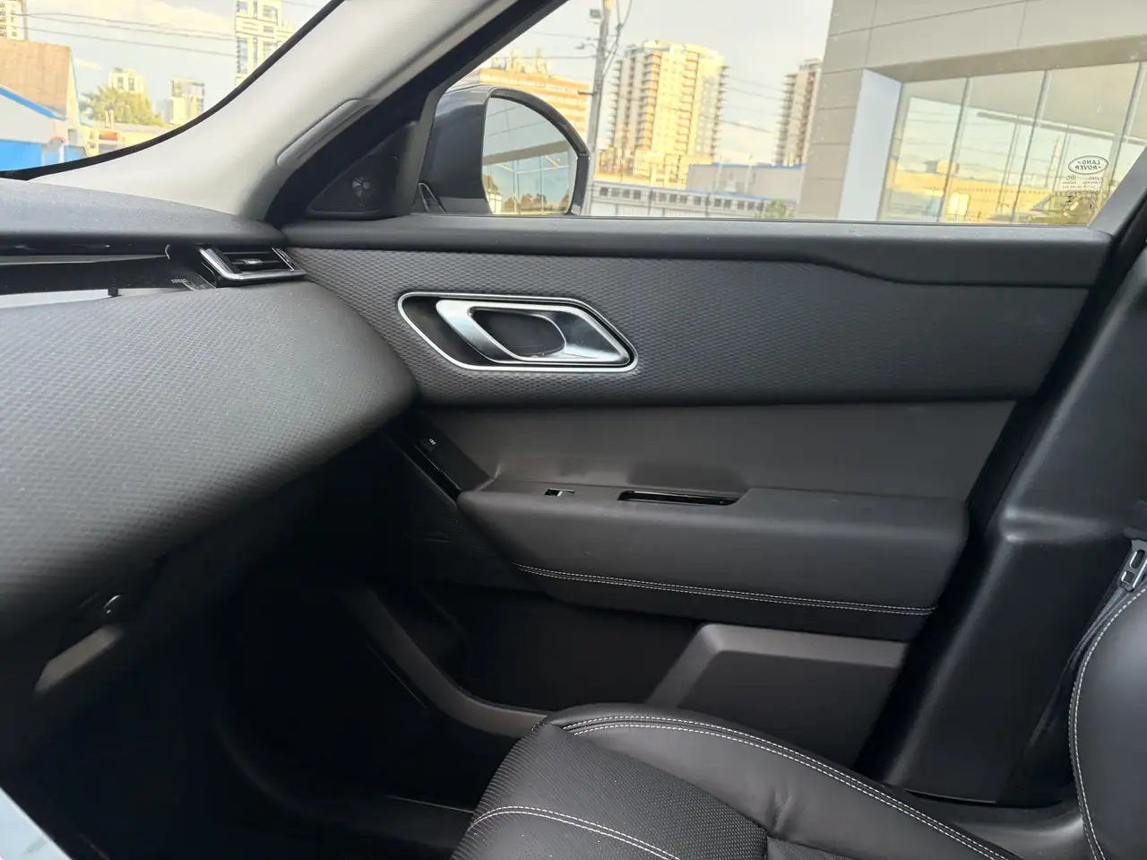 Land Rover Range Rover Velar - Image 19