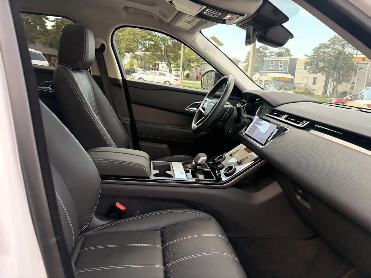 Land Rover Range Rover Velar - Image 33