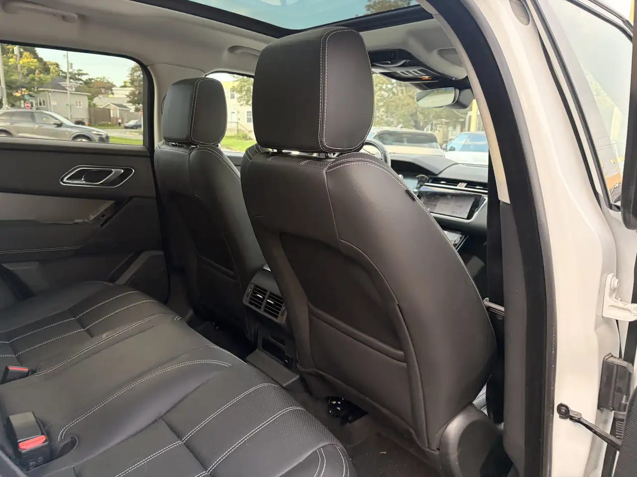 Land Rover Range Rover Velar - Image 31