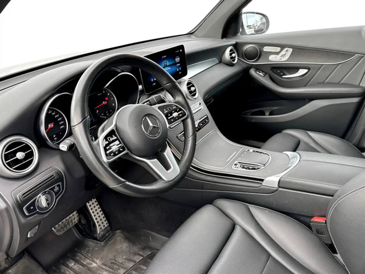 Mercedes-Benz GLC - Image 12