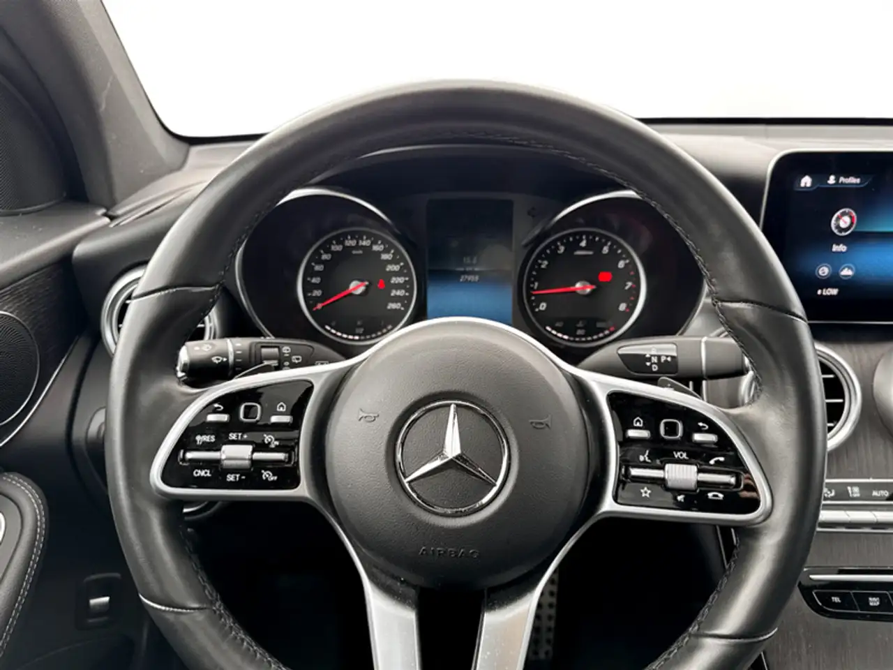 Mercedes-Benz GLC - Image 20