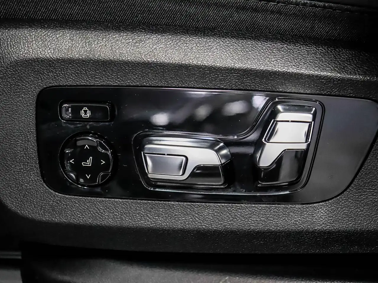 BMW X5 - Image 25