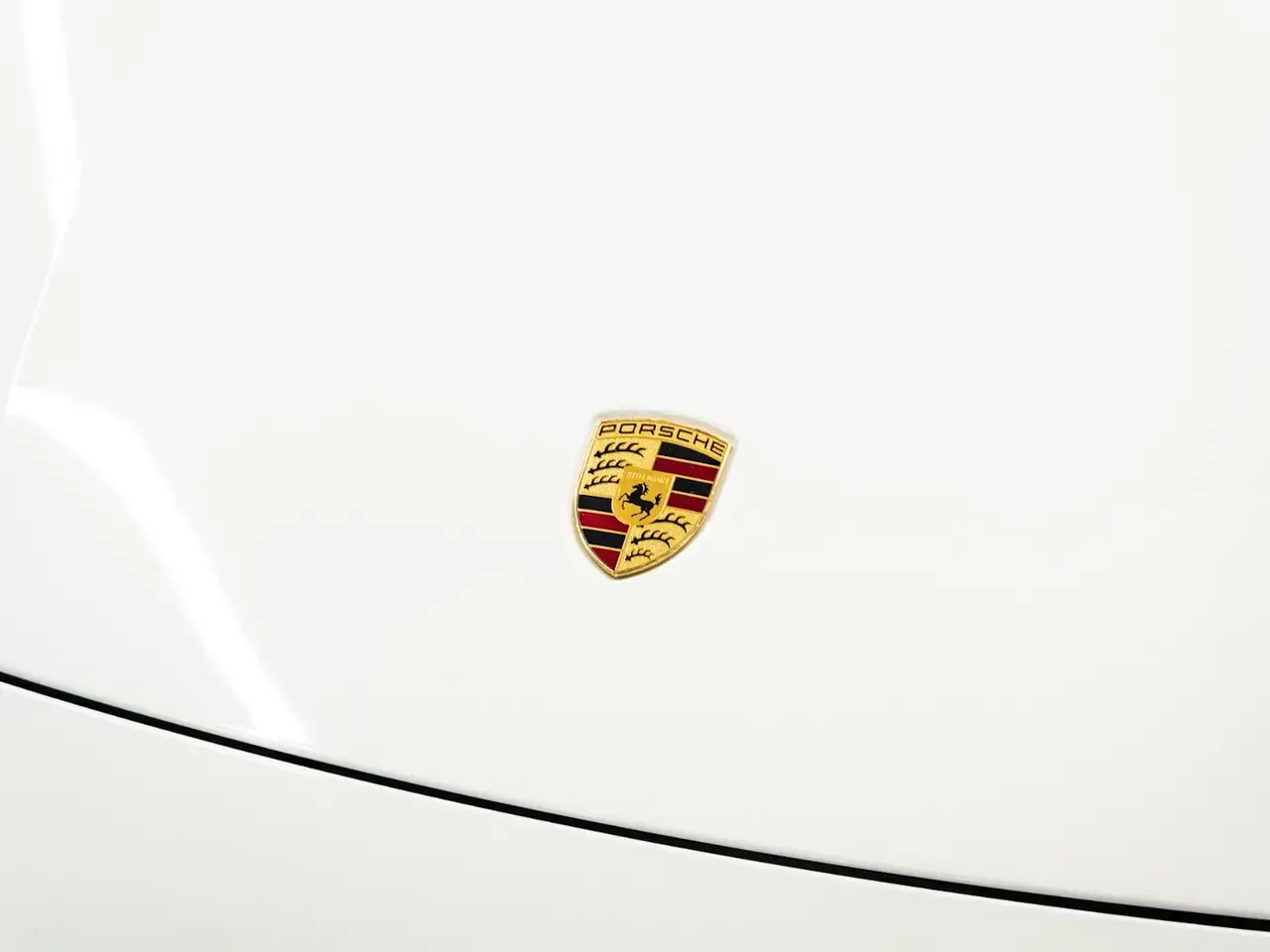 Porsche Taycan - Image 10
