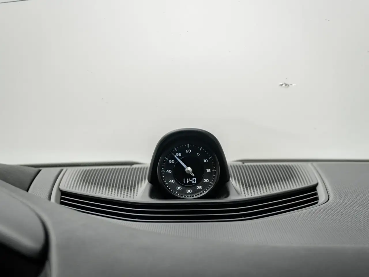 Porsche Taycan - Image 32