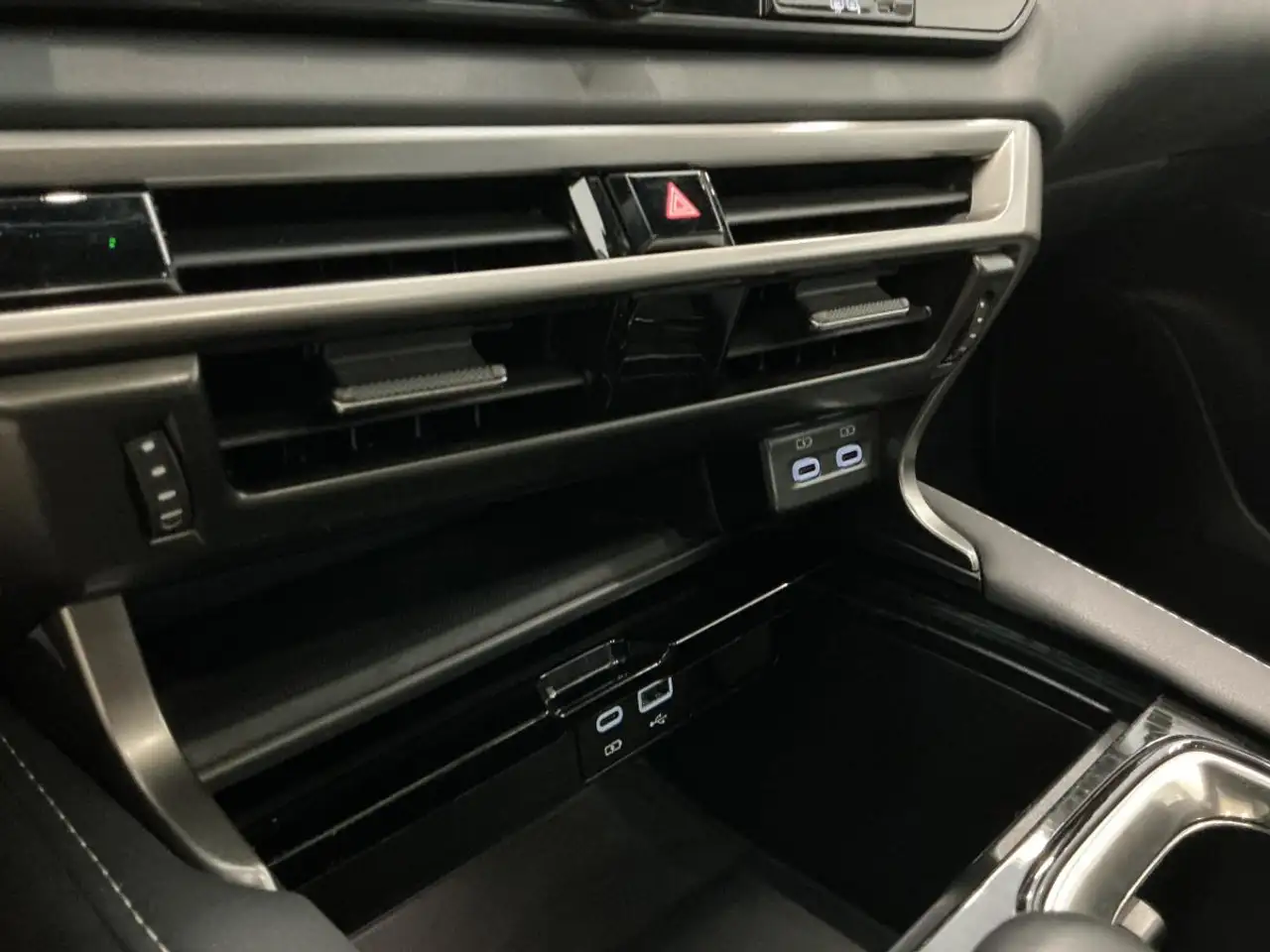 Lexus RX - Image 25