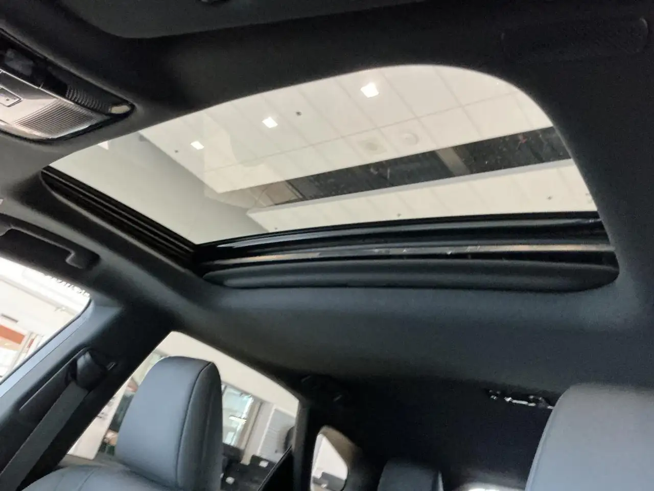 Lexus RX - Image 22